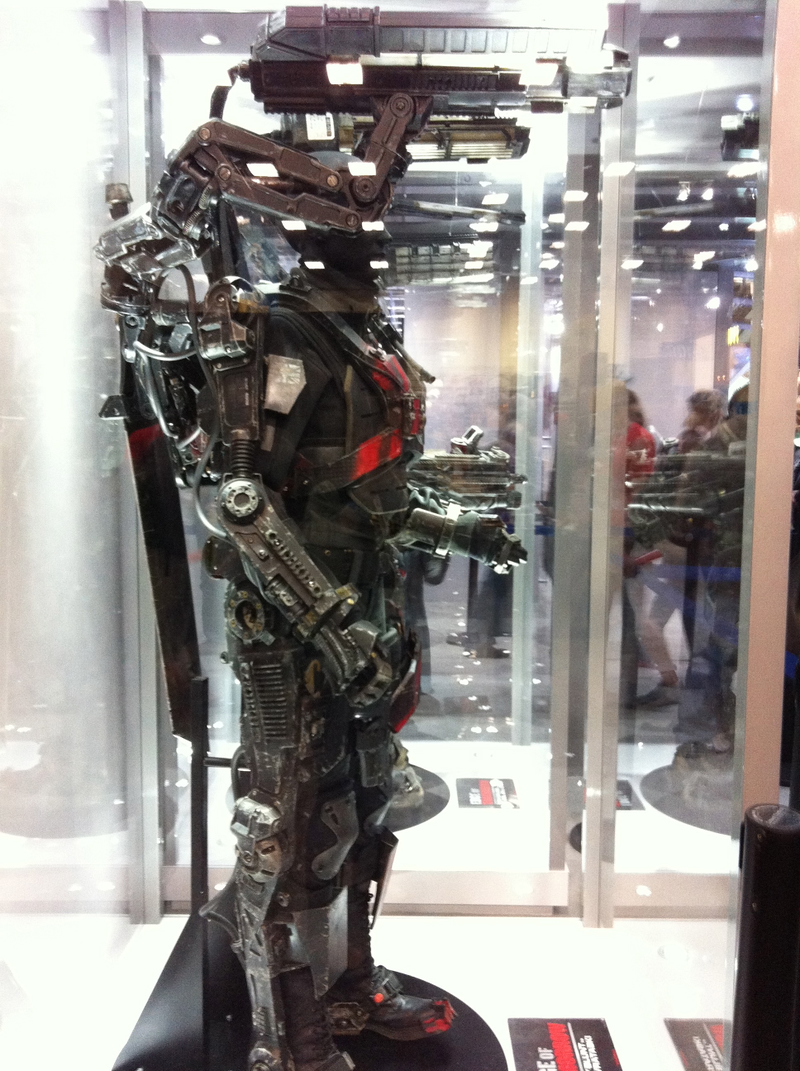 Illustration for article titled See Tom Cruise and Emily Blunt's mecha suits from Edge of Tomorrow